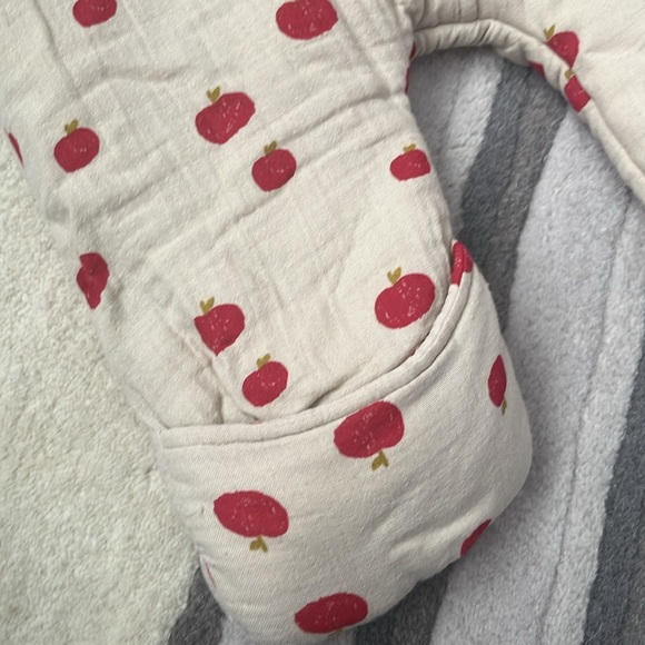 Fin and Vince Apple orchard bear suit - Picture 6 of 8